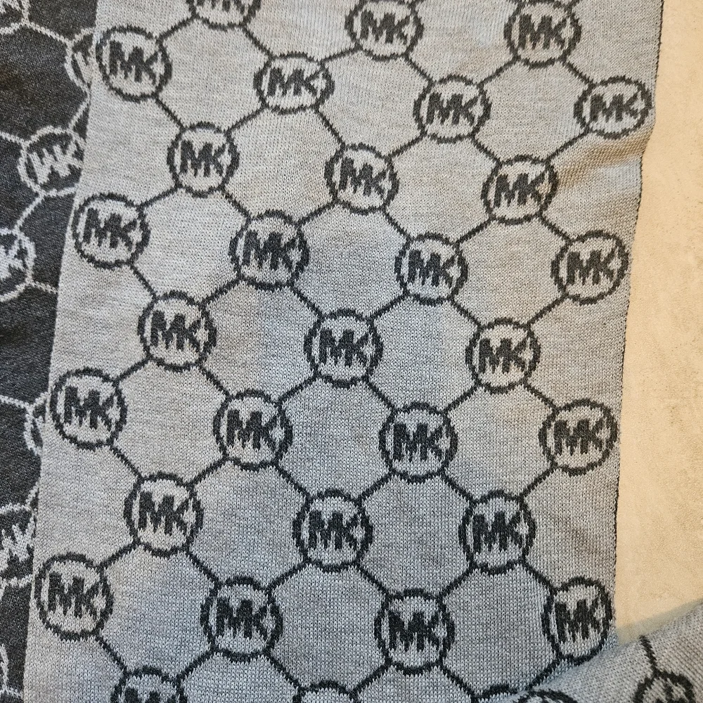 Michael Kors signature brand logo scarf Unisex Men's Women's